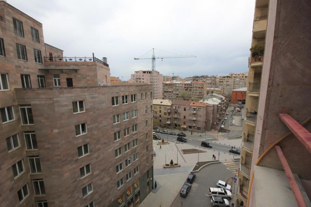Rent Inn Yerevan On North Avenue Exterior photo
