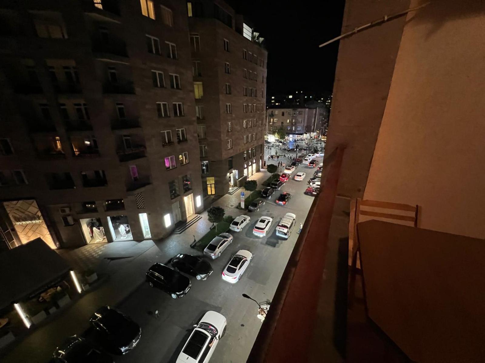 Rent Inn Yerevan On North Avenue Exterior photo
