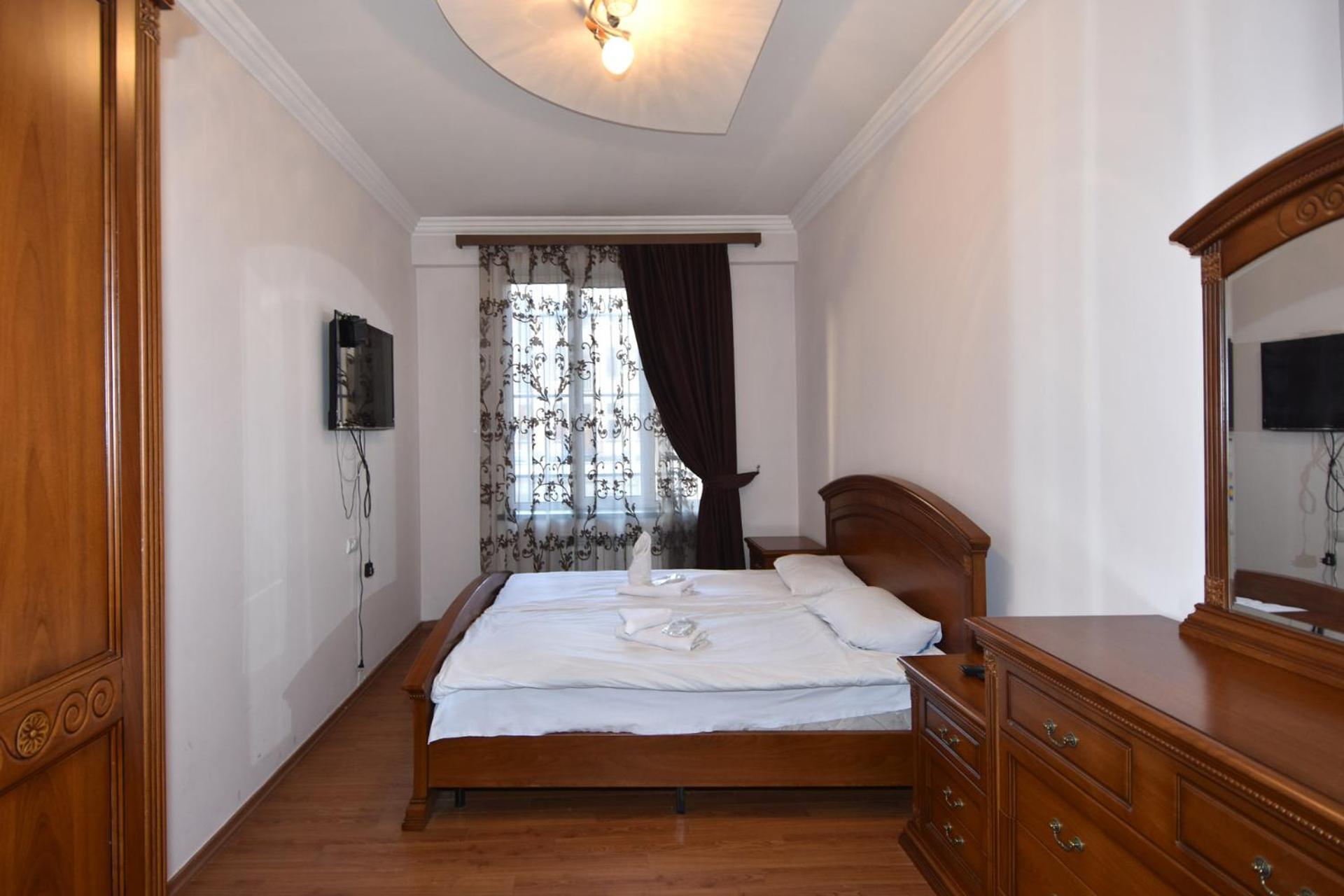 Rent Inn Yerevan On North Avenue Exterior photo