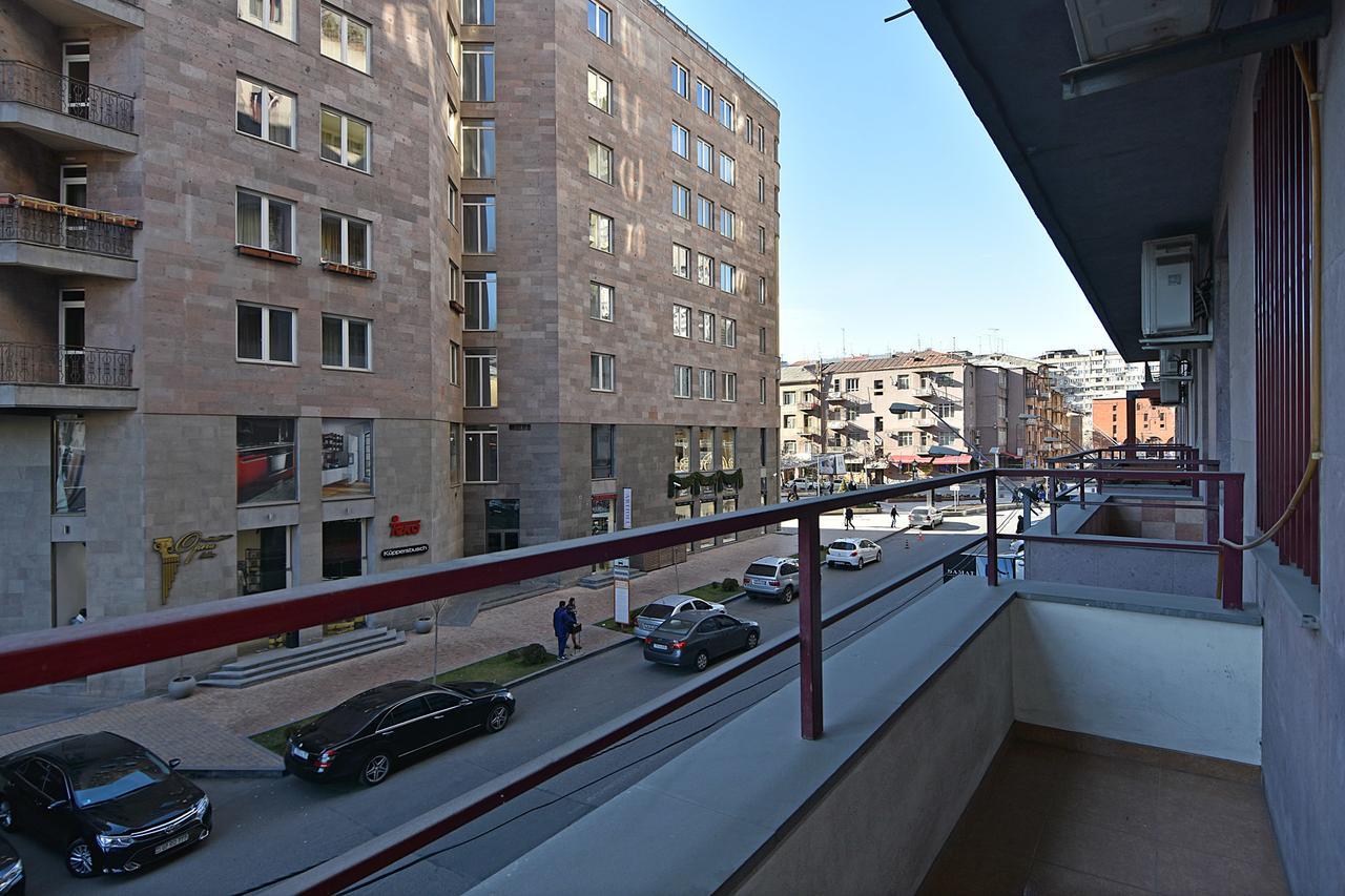 Rent Inn Yerevan On North Avenue Exterior photo