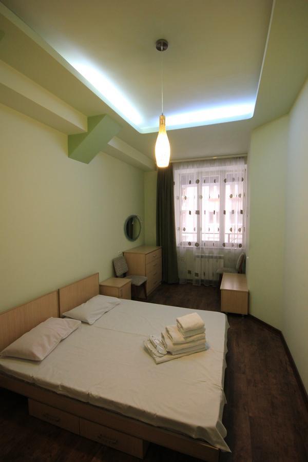 Rent Inn Yerevan On North Avenue Exterior photo