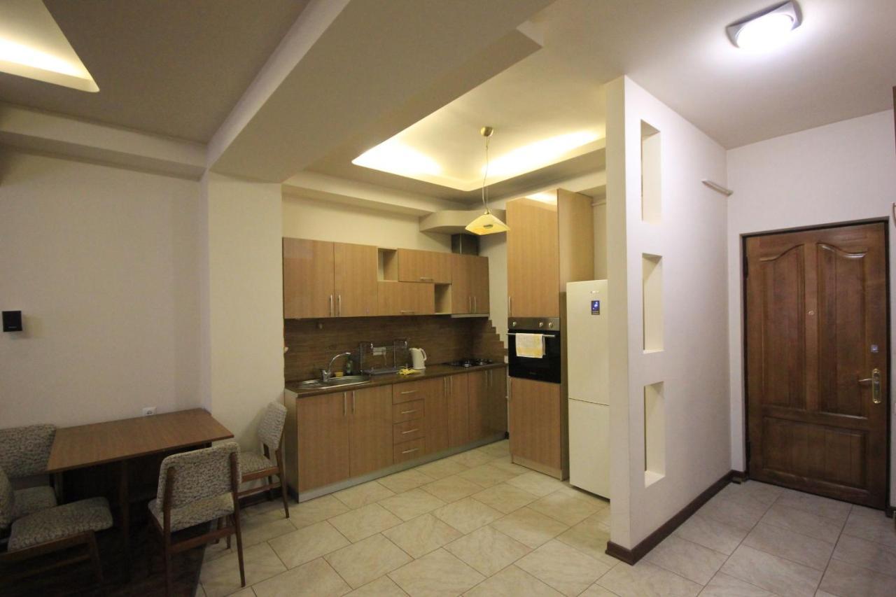 Rent Inn Yerevan On North Avenue Exterior photo