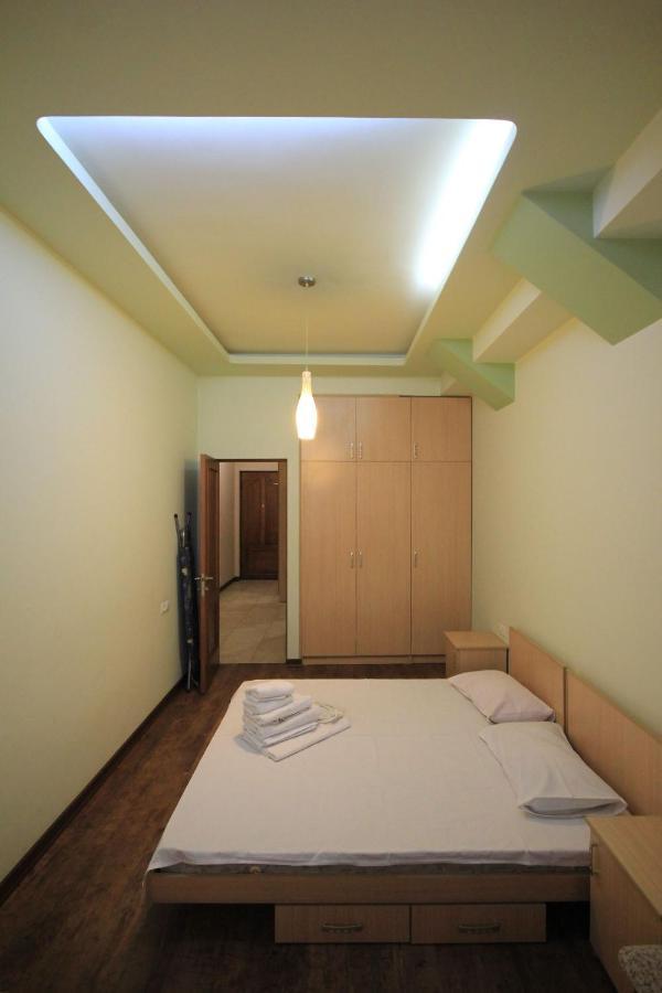 Rent Inn Yerevan On North Avenue Exterior photo