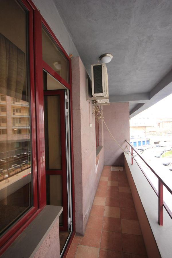 Rent Inn Yerevan On North Avenue Exterior photo