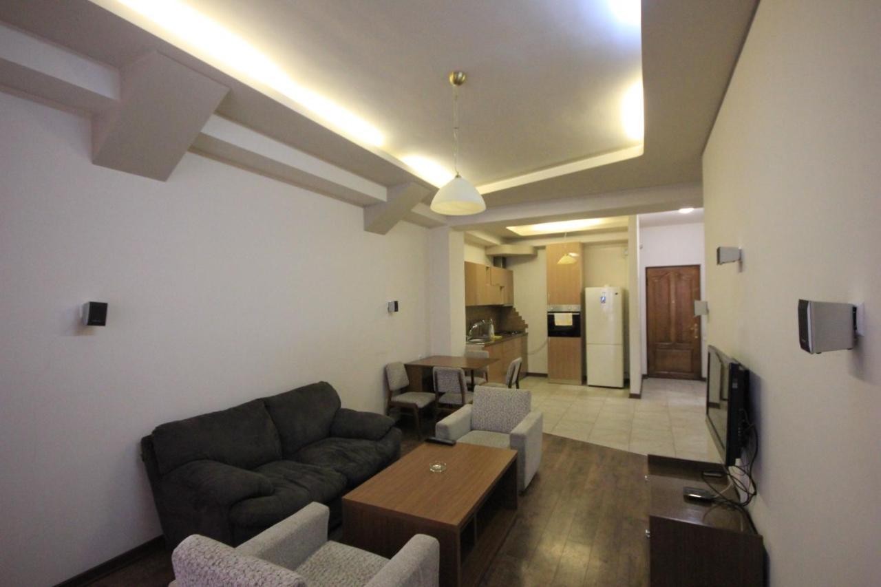 Rent Inn Yerevan On North Avenue Exterior photo